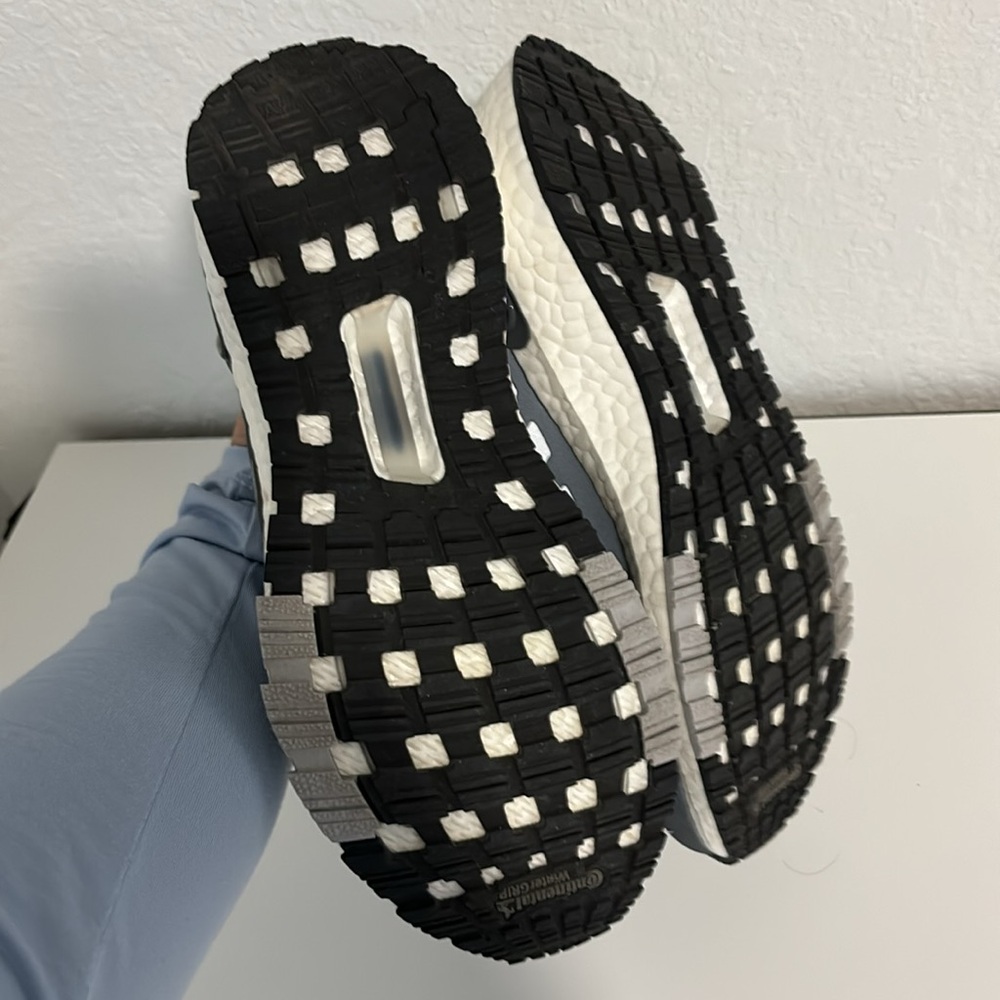 Adidas UltraBoost - Picture 8 of 10